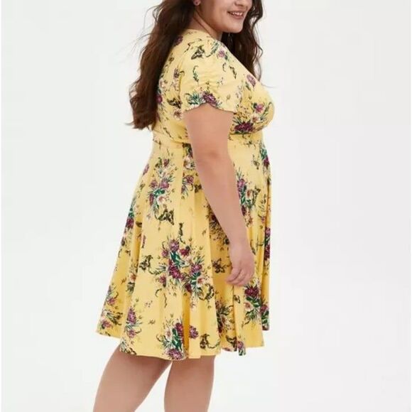 TORRID Yellow Butterfly Floral Print Empire Waist Short Sleeve Challis size 5x - Picture 2 of 8